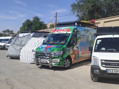 حضور کاروان گردشگری متشکل از گردشگران سراسر کشور در شهر تاریخی لار