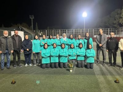 برگزاری رقابت های مینی‌فوتبال بانوان در باغ جنت شیراز