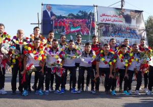 استقبال تاریخی  از تیم ستارگان سیمکان جهرم در بازگشت به خانه