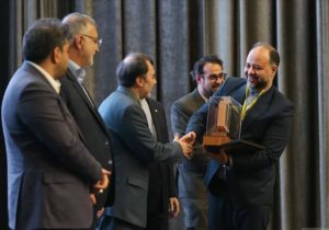 خشت طلایی جهان در دستان شیراز