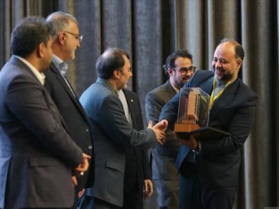 خشت طلایی جهان در دستان شیراز