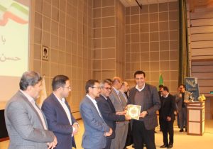 تجلیل از مدیرعامل شرکت برای تقویت زیرساخت‌های علمی