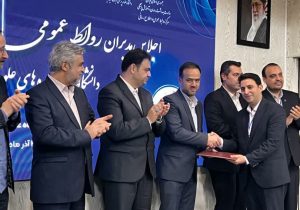 اهدای دو لوح تقدیر به روابط عمومی دانشگاه علوم پزشکی شیراز