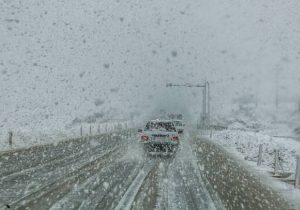 بارش برف در ۳ محور جاده‌ای استان فارس