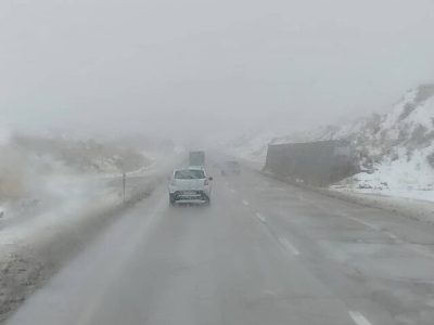 لغزندگی جاده های اصلی فارس بر اثر بارش برف و باران