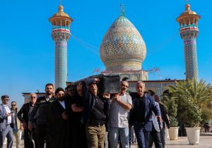 تشییع مادر شهیدان محمد و حسین ایمانی در شیراز