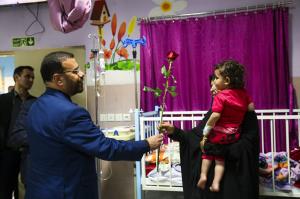 نقش کادر درمان در شرایط موجود کشور، بسیار حیاتی و ارزشمند است