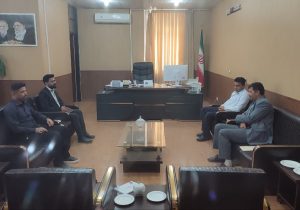 تجلیل از خدمات بنیاد مسکن کوار در دیدار امام جمعه کوار با کارکنان بنیاد