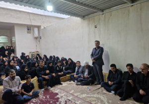 حضور مدیرکل آموزش وپرورش استان فارس در منزل شهیدان دانش آموزان اهل سنت لارستانی
