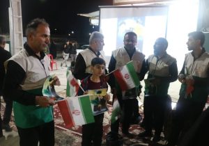 خدمت کریمانه در روز جمهوری اسلامی؛ حضور پرشور خادمیاران رضوی در تجمع بزرگ مردم شهرستان مُهر