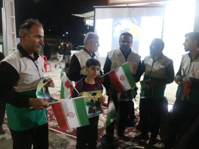 خدمت کریمانه در روز جمهوری اسلامی؛ حضور پرشور خادمیاران رضوی در تجمع بزرگ مردم شهرستان مُهر