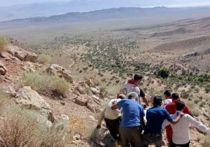 نجات مرد جوان سقوط کرده از ارتفاعات نی ریز